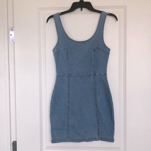“Entro” form fitting, denim dress!!